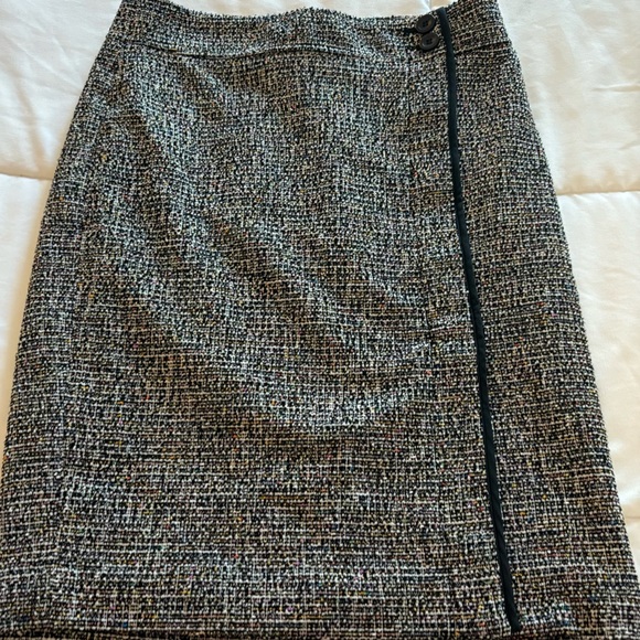 Ann Taylor Women’s Black and Gray Pencil Skirt - Picture 6 of 8